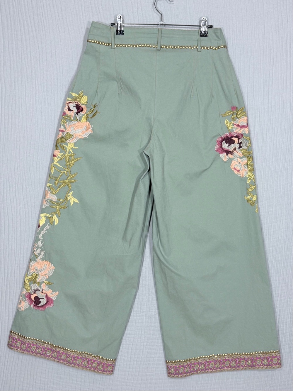 Embroidered Wide-Leg Green Pants with Floral & Bird Detail - Picture 4 of 9